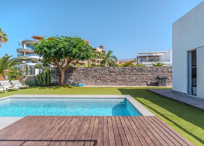 Playa Del Duque, By Paramount Holidays Vila *