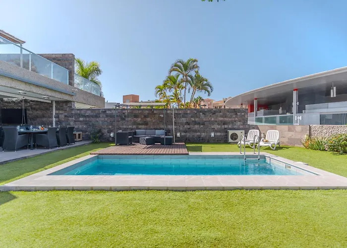 Vila Playa Del Duque, By Paramount Holidays *