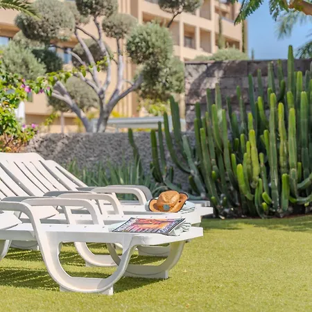 Playa Del Duque, By Paramount Holidays * アデヘ