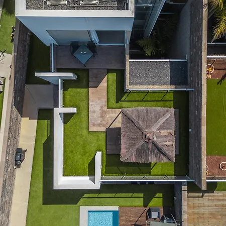 Playa Del Duque, By Paramount Holidays * アデヘ