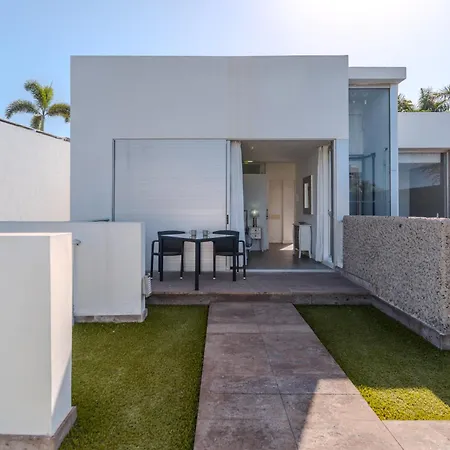 Playa Del Duque, By Paramount Holidays * アデヘ