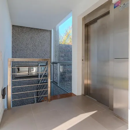 Playa Del Duque, By Paramount Holidays * Costa Adeje (Tenerife)