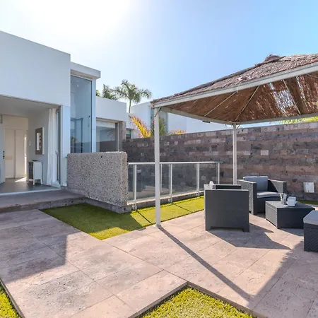 Playa Del Duque, By Paramount Holidays * アデヘ